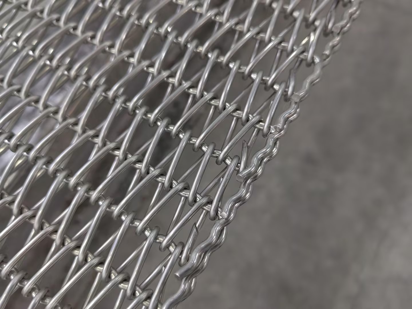 鋁釬焊爐應用-掛鉤網帶使用案例